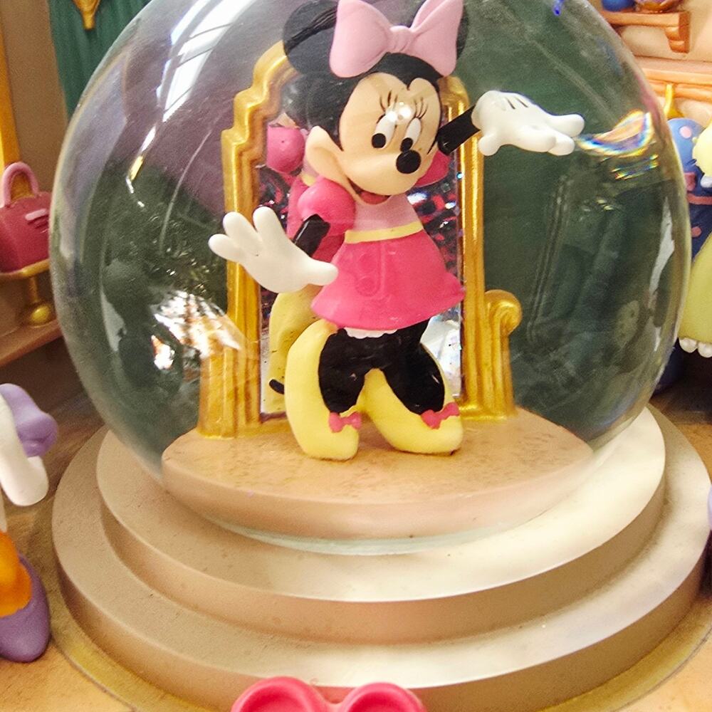 Vintage Disney Minnie's bou-tique With Minnie & Daisy Snowglobe Rare - Picture 5 of 16